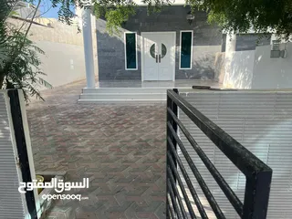  1 5bedroom Villa for rent in alhail near the wave