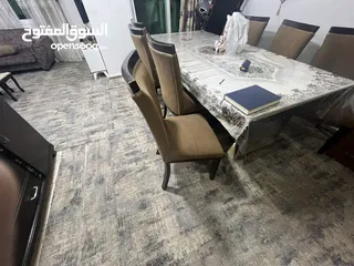  11 طاولة كبيرة كويتية مع 8 كراسي وبوفيه للبيع بحالة جيدة جاهزه