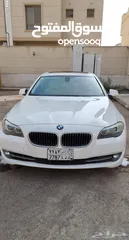  6 بي ام دبليو - ماركة السيارة:bmw نوع السيارة:520i موديل:2013 لون السيارة:ابيض لؤلؤي اللون الداخلي:بيج