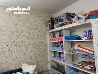  17 بيت ثلاث طوابق كل طابق مدخل منفصل مع برنده واسعه مع ارض 650 متر مزروعه شجر كبير مثمر بسعر 45000  JD