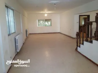  11 بيت 3 طوابق دوبلكس للبيع
