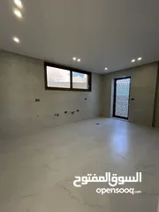  13 شقة طابقية شبه ارضي مع ترس مساحة داخلية 248 متر ومساحة ترس 100 متر باجمل مناطق الجبيهة