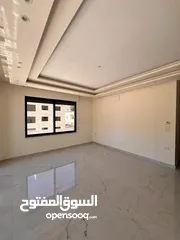  11 شقة ارضية معلقة مميزة على شارعين  بالبنيات  بتشطيب ومواصفات مميزه جدا عن باقي الشقق للبيع المستعجل