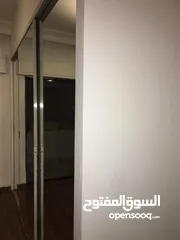  3 شقه مميزه للايجار في الشميساني 3 غرف نوم منهم 2 ماستر. بلكونه عدد 2. مطبخ كبير ومميز. تدفئه ومكيفات