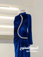  2 فستان سهرة أزرق مخمل راقي ، فخم و بحالة ممتازة ، مناسب للسهرات و الخطوبة و الأعراس .