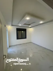  5 شقة للايجار فارغة جديدة شارع البتراء خلف اربد مول جراند الجديد منطقة هادئه طابق ثاني