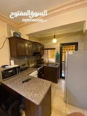  4 شقه مفروشه طابق ارضي مجهزة بالكامل غرفتين نوم وصاله ومطبخ وحمام وبرندة  شارع الجامعه طلاب اوطالبات