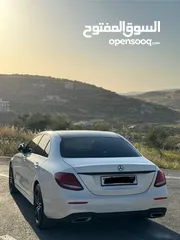  3 Mercedes Benz e200