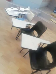  3 كراسي دراسية بحالة ممتازة جدا جدا جدا