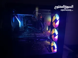  1 PC يشغل جميع اللاعب