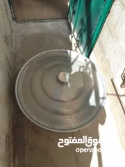  1 طناجر عدد 2 كبيرة للطبخ و غاز