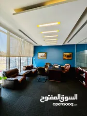  6 مكتب مميز مفروش بموقع مميز ومجمع فخم للايجار في عبدون