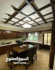  7 شقة فاخرة للبيع 250 متر مربع داخلي 250 متر مربع خارجي ام زويتينة
