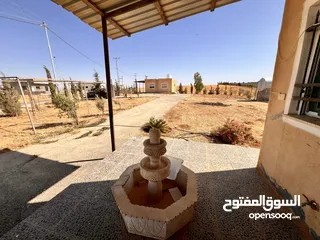  1 قطعة أرض وبيتين  ومزرعه جاهز للسكن
