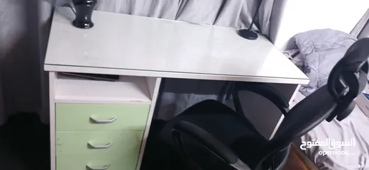  11 مكتب راقي أبيض للدراسة و والعمل