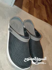  1 حذاء كروكس اصلي للبيع   Original Crocs shoes for sale