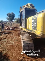  8 حفارة كوماتسو موديل 2005