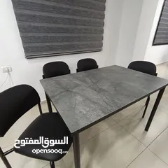  3 طاولة مع أربع كراسي بجودة عاليه للبيع