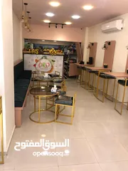  16 عدد محل عصير كامل متكامل  بحاله لجديد والسعر ما يرضي الله البيع كامل. كلو بحاله الجديد