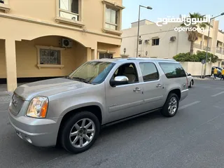  2 GMC Yukon XL Denali 2013