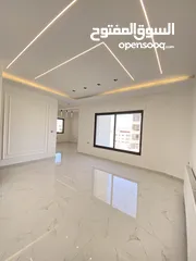  27 شقة مميزة اخير مع روف في اجمل مناطق قرية النخيل اجمل تشطيب واطلالة رائعة 240 داخلي و 90 تراس خارجي