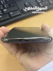  4 iPhone 11 Pro Max 256  السعر 130 ريال