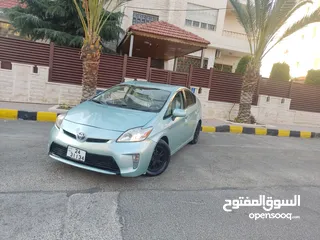  2 تويوتا بريوس موديل 2012 نظيفة جدا للبيع بسعر مغري جدا