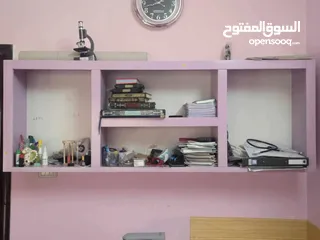  2 مكتب ثنائي مع رفوف معلقة