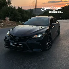  1 تويوتا كامري 2021 SE Sport Black Edition فل كامل اعلى صنف كلين تايتل كرت ابيض مالك واحد من الزيرو