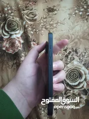  3 ايفون 14 عادي شبه جديد بطاريه 100 ولا شخط غير مستبدل فيه أشي أقرا الوصف
