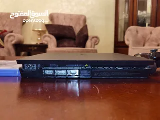  2 بلاستيشن 4 slim+يد اصلية+لعبتين