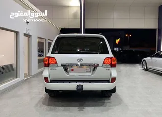  5 Toyota Land Cruiser GXR V8 (132,000 Kms)