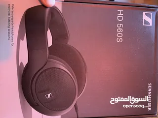  1 Sennheiser HD560s Analytical Analog Headphones