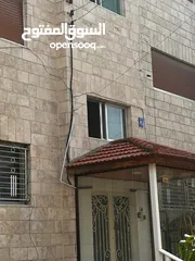  1 شقة واسعة و مجددة بالكامل للإيجار- الصويفية - خلف المدرسة الأمريكية - طابق ثاني . العمارة 6 شقق فقط