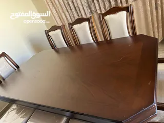  6 طاولة و8 كراسي للبيع بسعر مغري جدا جدا جدا
