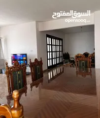  2 طاوله سفره حجم كبير للبيع بسعر مغري