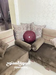  3 كنب صالون وطاولة مستعمل مؤقت للبيع