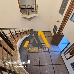  2 منزل بناء حديث ومميز حي صنعاء 300 متر