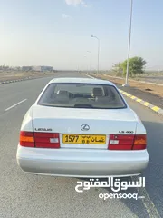  3 لكزس LS400 نظيف