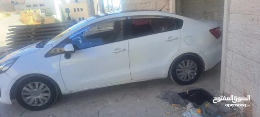  4 كيا برايد 2015 مكسور عليها 3 سنين ترخيص