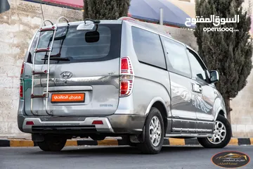  2 Hyundai Starex H1 2015