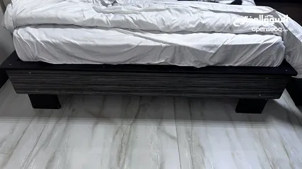  4 سرير كبير للبيع/ كرفايه/ Queen Bed for sale