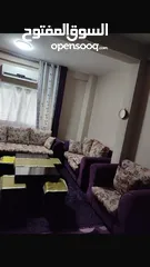  3 طقم كنب  و طاولة وسط و برداي و سجاد بحالة جيدة