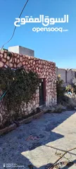  8 قفقفا 13 دنم منطقة مزارع وشاليهات وطبيعة خلابة مسيجة جدار حجر