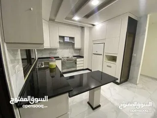  20 شقة مميزة للبيع   تشطيب سوبر ديلوكس  موقع استراتيجي مساحة الشقة 161 عمر البناء 3 سنوات