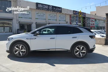  4 VOLKSWAGEN ID.4 CROZZ  PRO BIANO BLACK  2023 لون لؤلؤي فحص كامل
