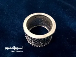  2 خاتم فضة تقيل كتير والخرز اللي عليه مستحيل يوقع