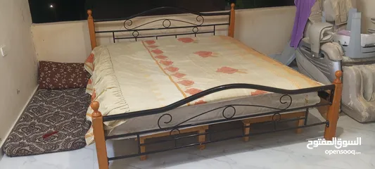  2 تخت مجوز لشخصين للبيع بحاله جيدة جداً