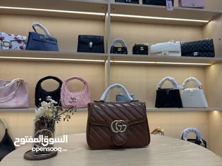  4 حقائب ديور، لويس فيتون، شانيل، جوتشي، بربري