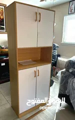  4 خزانة مطبخ خشب بـ 4 أبواب + رف وسطي بتصميم عملي وعصري مصنوعة من خشب متين، مزيج اللون الخشبي الطبيعي